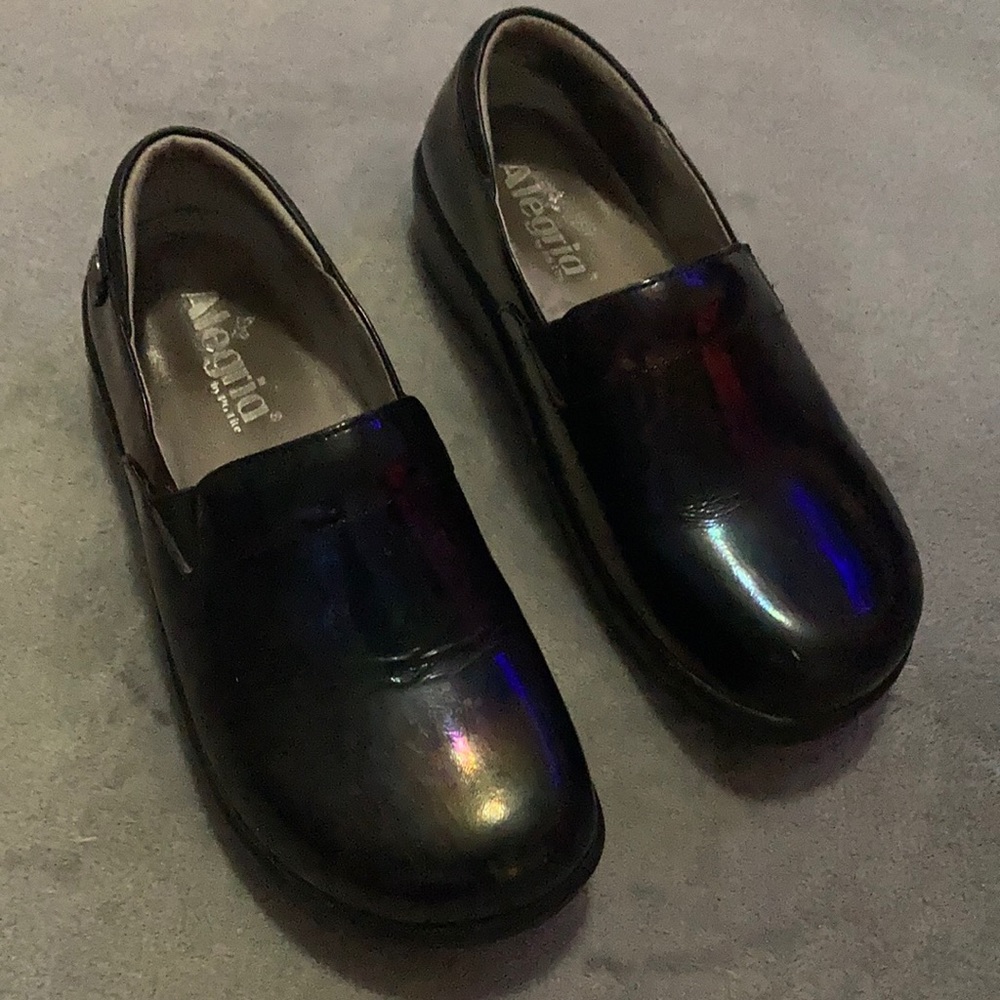 Algeria Size 37 Medical Clogs